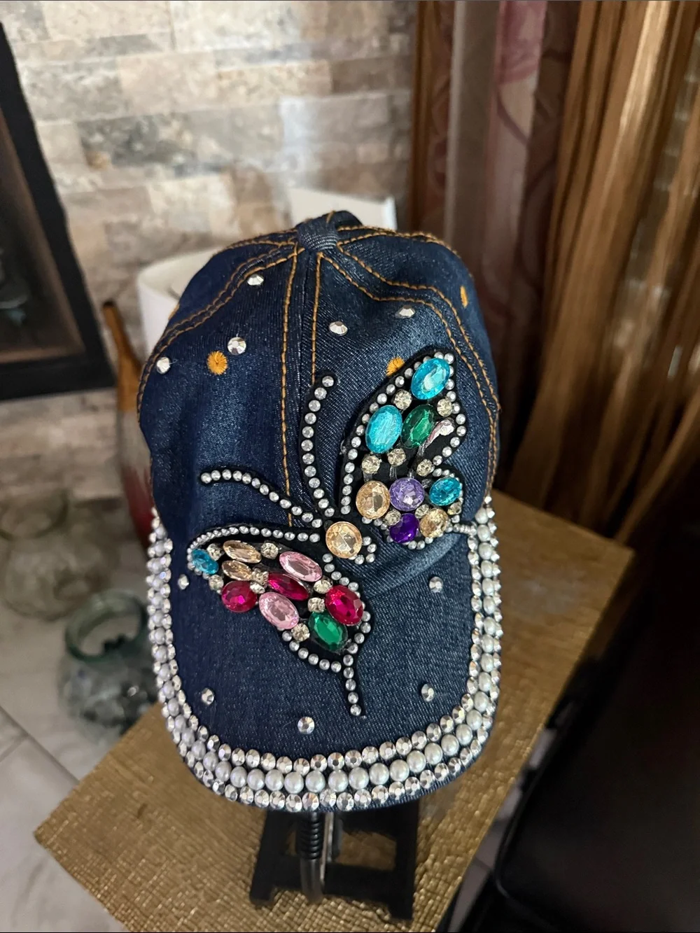 Women’s hat, no brand and like New!!!